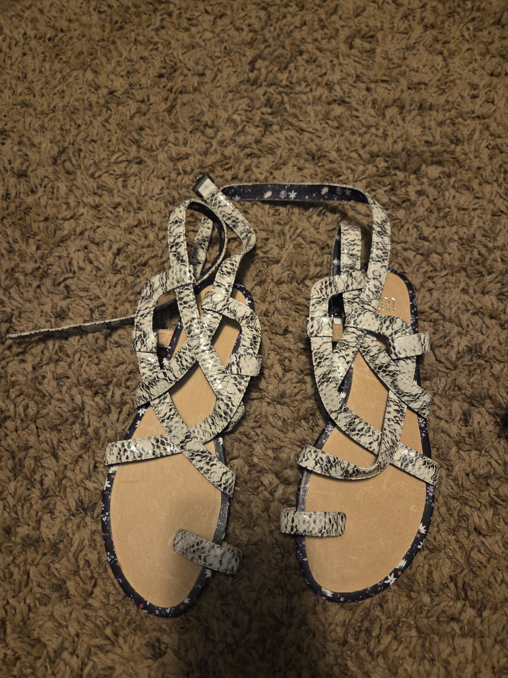 Womens size 7M CABI brand white and black snake skin strappy sandals